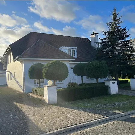 Haagdoorn Te Achel, 10 Personen, 12 Personen Op Aanvraag, Met Ecologisch Zwembad In Een Oase Van Rust! Homestay szállás Achel