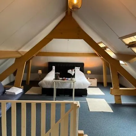 Haagdoorn Te Achel, 10 Personen, 12 Personen Op Aanvraag, Met Ecologisch Zwembad In Een Oase Van Rust! Homestay szállás